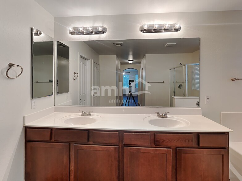 Building Photo - 18134 W Purdue Ave