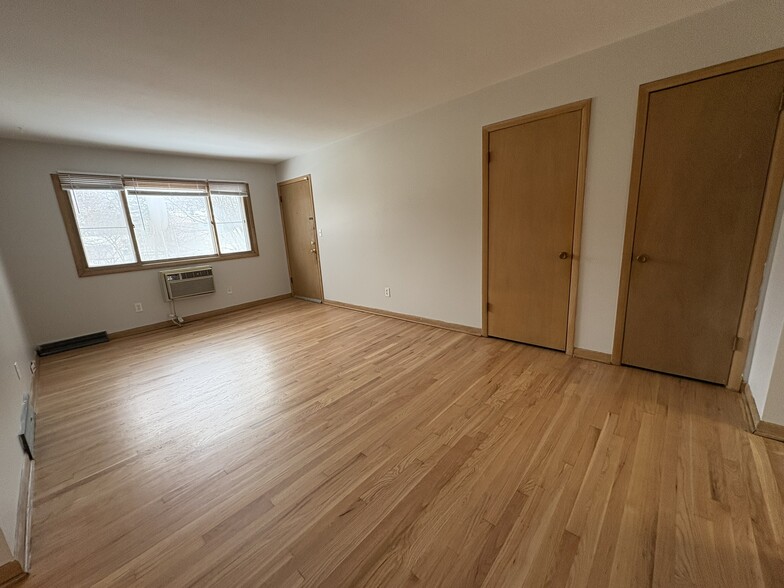 Building Photo - 3573 S 76th St