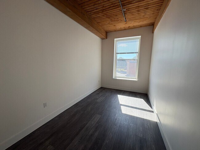 Building Photo - 385 Worthington St