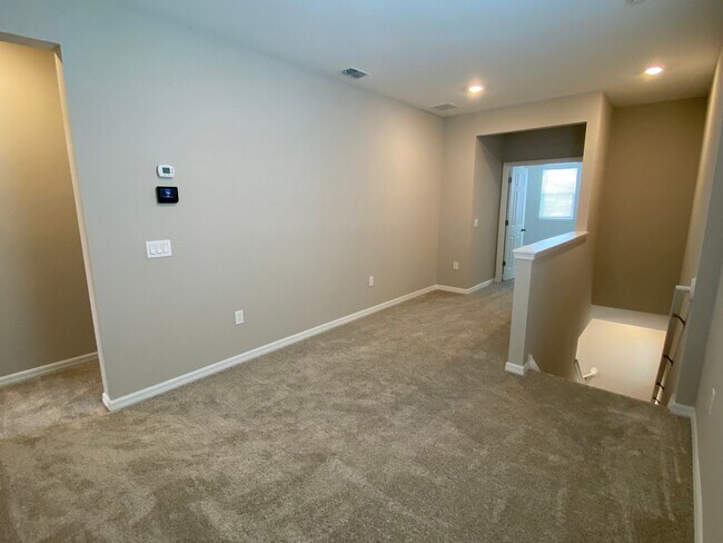 Building Photo - 4/2/5 Winter Garden Townhouse