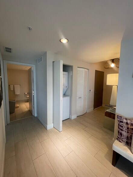 Building Photo - 201 SW 17th Rd