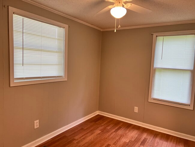 Building Photo - 746 Bishop Dr