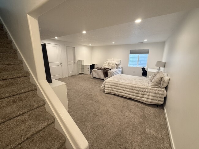Building Photo - 398 Grassland Dr