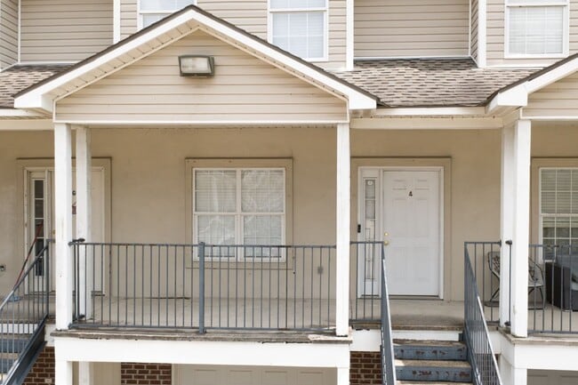 Building Photo - 4 bedroom Townhome Near LSU in a Gated Community