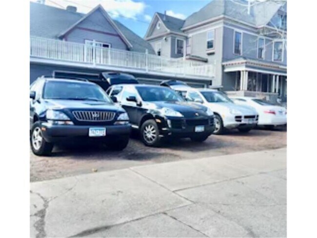 Building Photo - 1464 W Minnehaha Ave