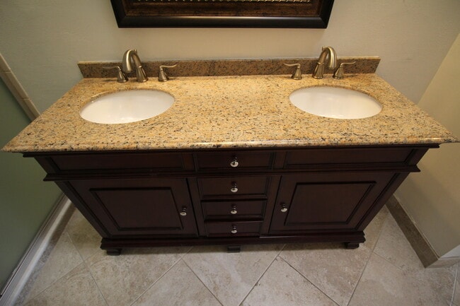 Building Photo - 404 Sabal Palm Ln