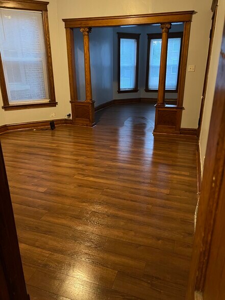 Building Photo - 6833 S Ada St