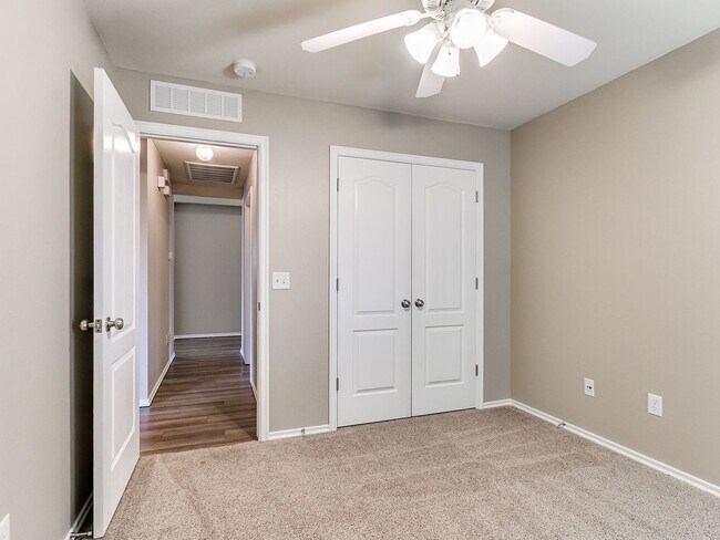 Building Photo - Beautiful Home in Edmond Community
