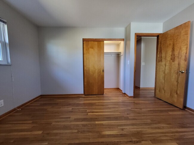 Building Photo - 4720 Esterbrook Rd