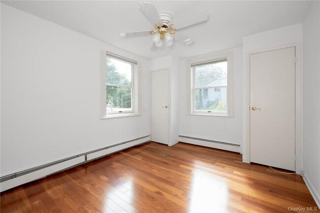 Building Photo - 28 School St