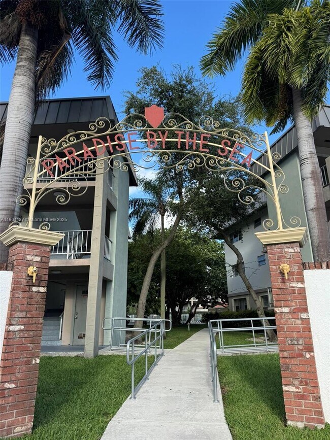 Building Photo - 270 Layne Blvd