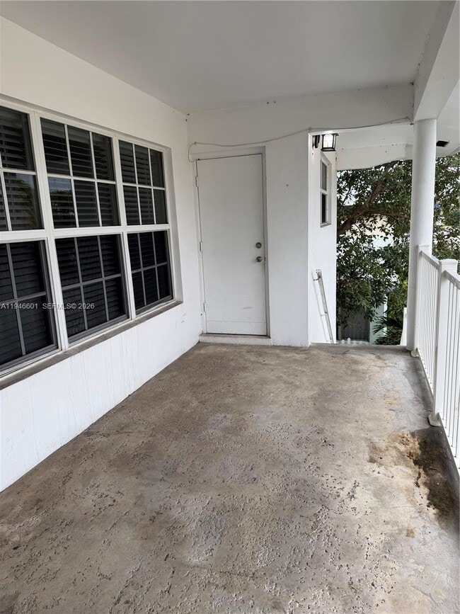 Building Photo - 3212 NE 10th St