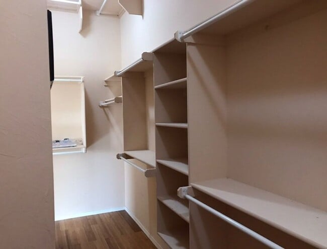 Building Photo - Beautiful Home