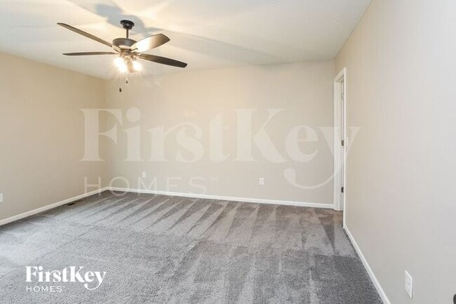 Building Photo - 5015 N Belmont Ave