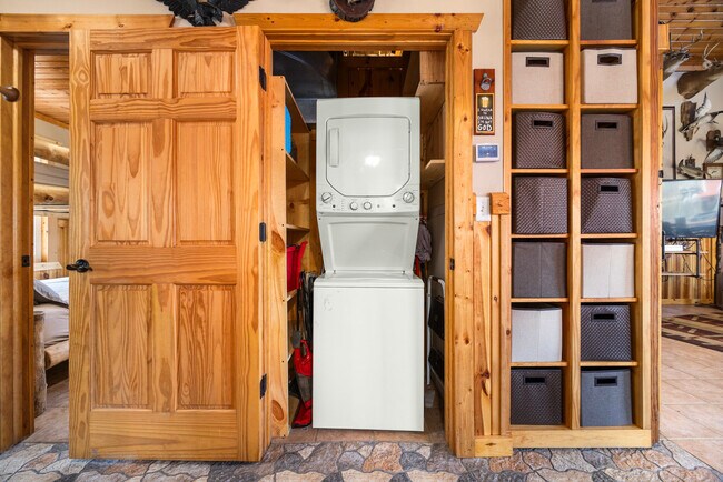 Building Photo - 3341 E 2059th Rd