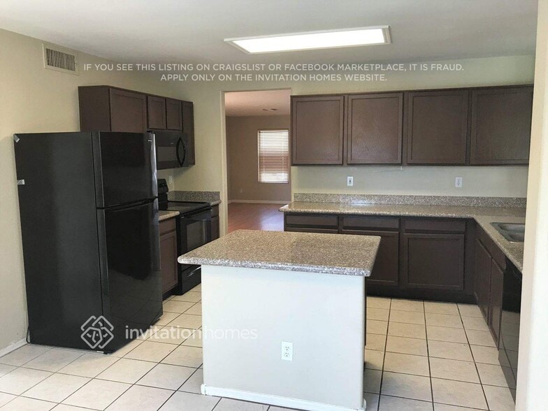 Building Photo - 4125 E Hide Trail