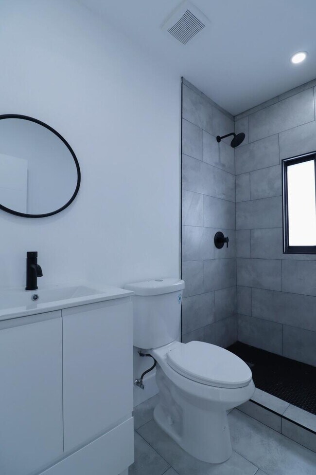 Building Photo - 3040 NW 13th Ave