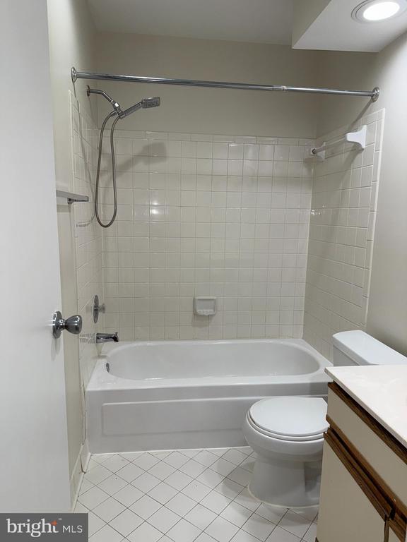 Building Photo - 3321 Sir Thomas Dr