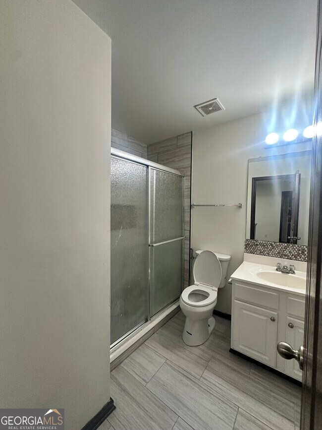 Building Photo - 186 Bellewood Oak Dr