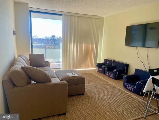 Building Photo - 5225 Pooks Hill Rd