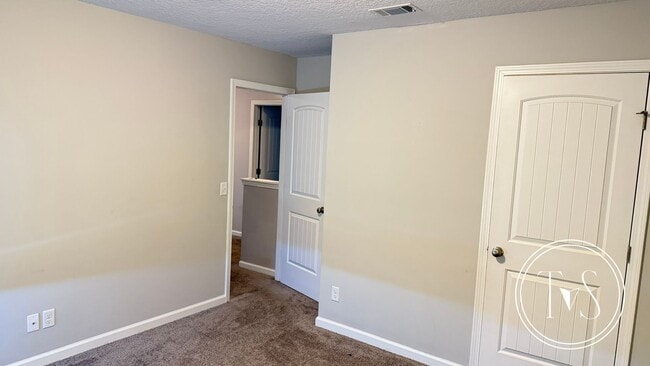Building Photo - SPRING MOVE-IN SPECIAL and RATE DROP ALERT...
