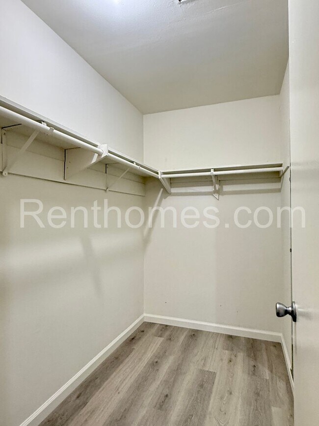Building Photo - 13877 Wayland Grove Ct