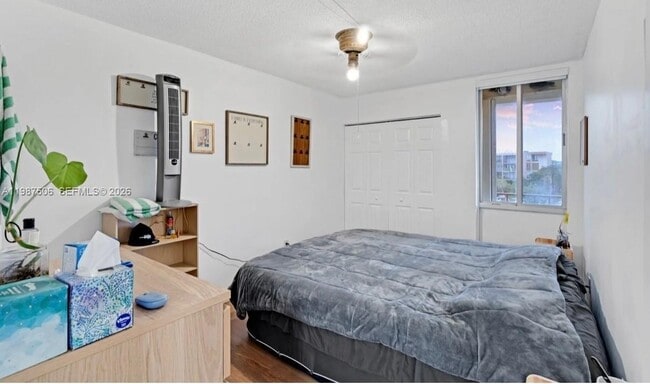 Building Photo - 9240 Fontainebleau Blvd