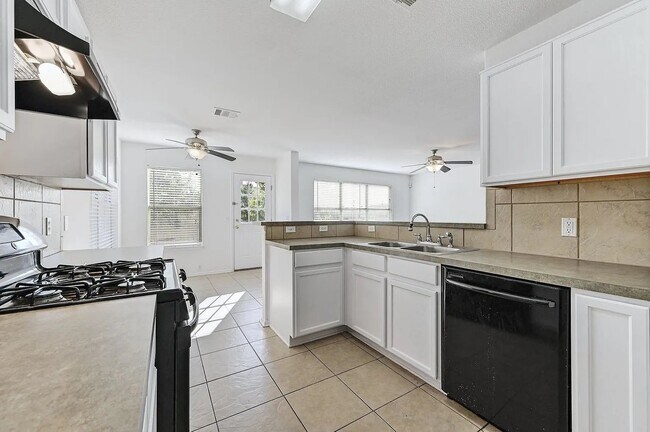 Building Photo - 480 Camelia Pkwy