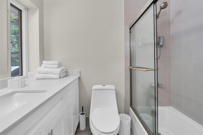 Building Photo - 18 Nurmi Dr