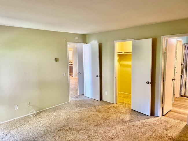 Building Photo - 2530 Clairemont Dr