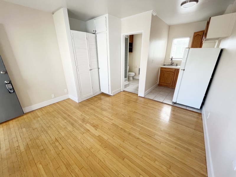 Building Photo - 250 Cliff Dr