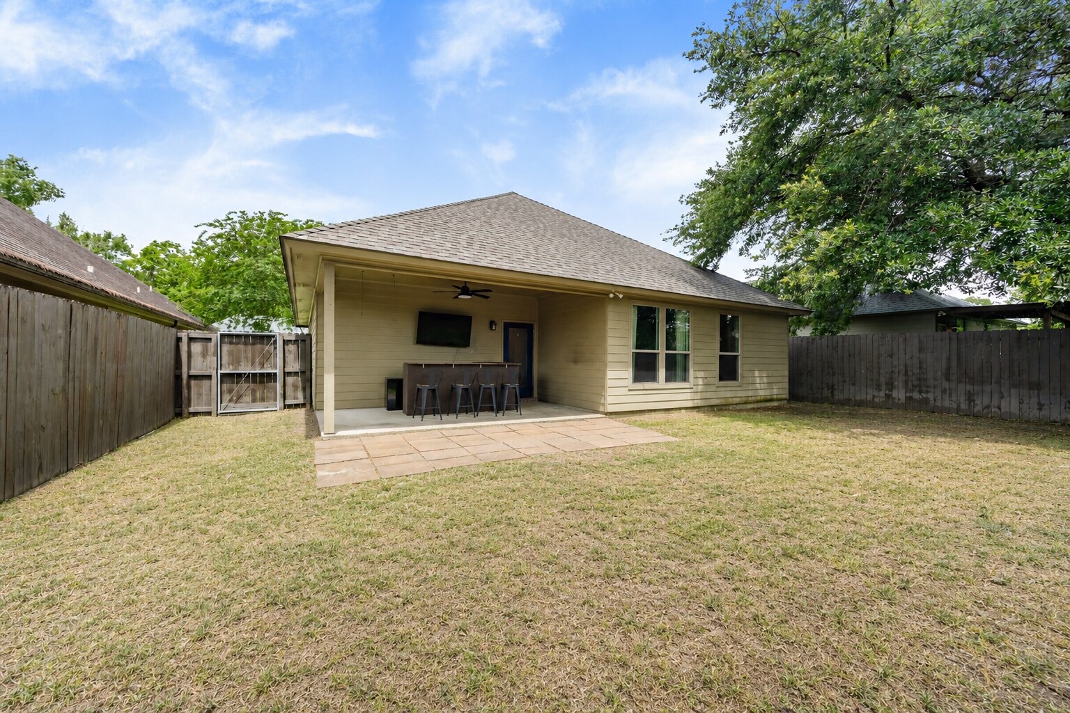 Building Photo - 10425 Grace Ln