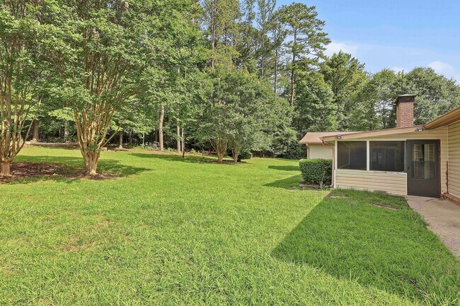 Building Photo - Spacious 3BR Home on Large Lot with Detached Garage in Fayette County