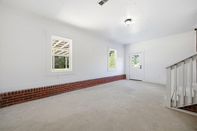 Building Photo - 1760 John Small Ave