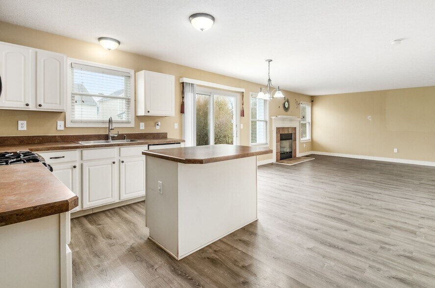 Building Photo - 8806 Emerald Hill Dr