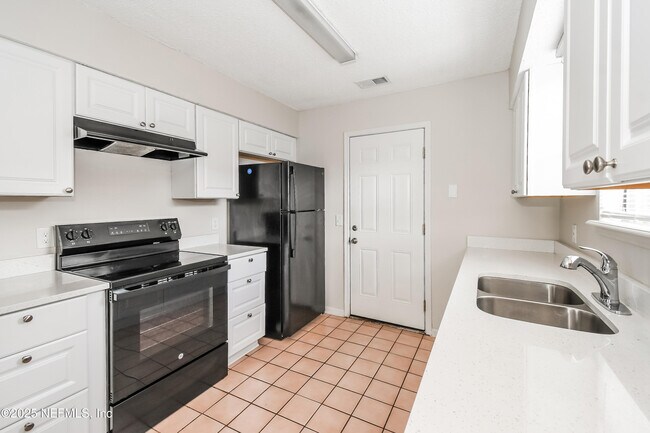 Building Photo - 7756 Pepper Cir E