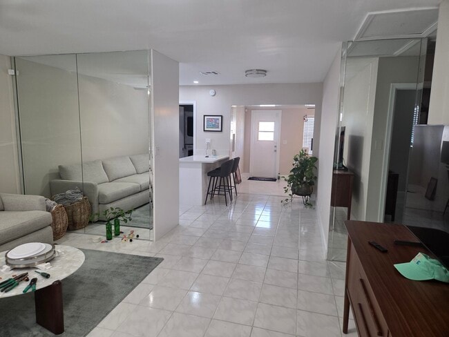 Building Photo - 2802 Crown Ct