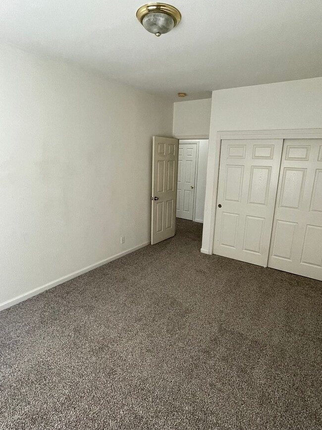 Building Photo - Available Now! Move-In Ready