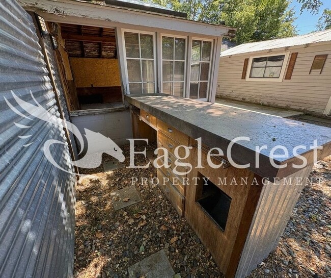 Building Photo - Beautifully Renovated Historic 3 Bedroom Home