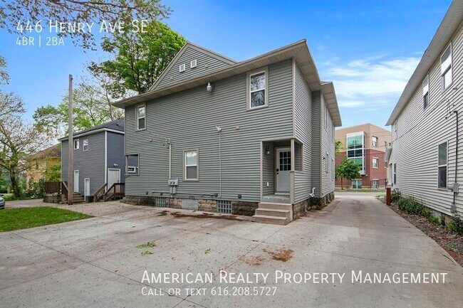Building Photo - 446 Henry Ave SE