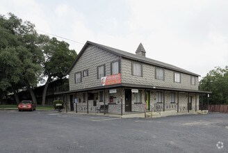 Building Photo - Braunfels Haus Apartments
