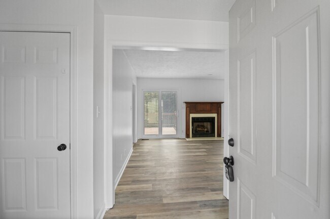 Building Photo - 704 Jace Dr