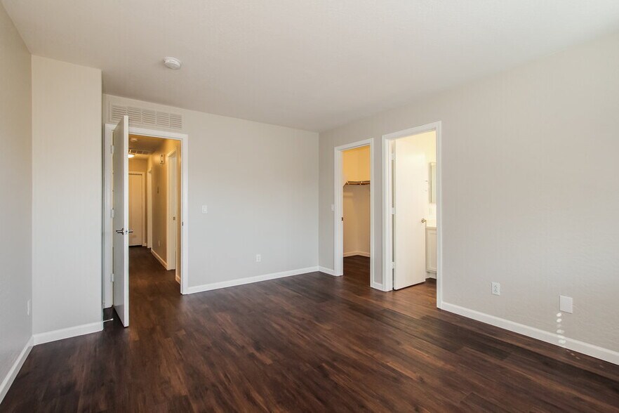 Building Photo - 12337 W Rosewood Dr
