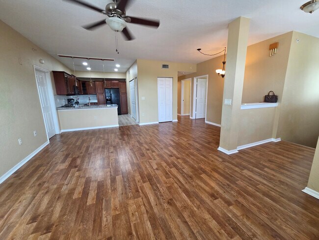 Building Photo - 6361 Aragon Way