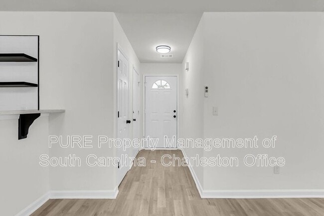 Building Photo - 9870 Levenshall Dr