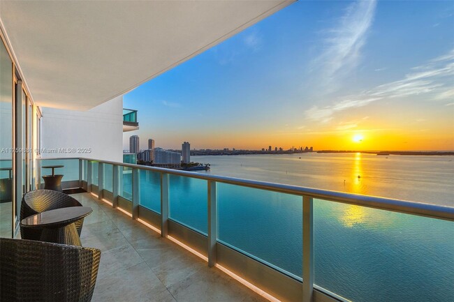 Building Photo - 1331 Brickell Bay Dr