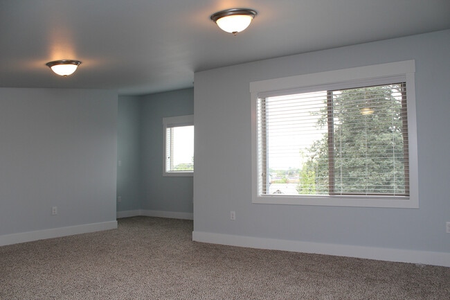 Building Photo - 827 NW Victoria Ave