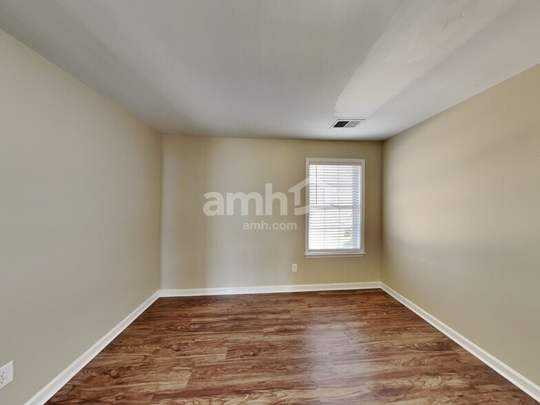 Building Photo - 9740 Lakemoore Cv