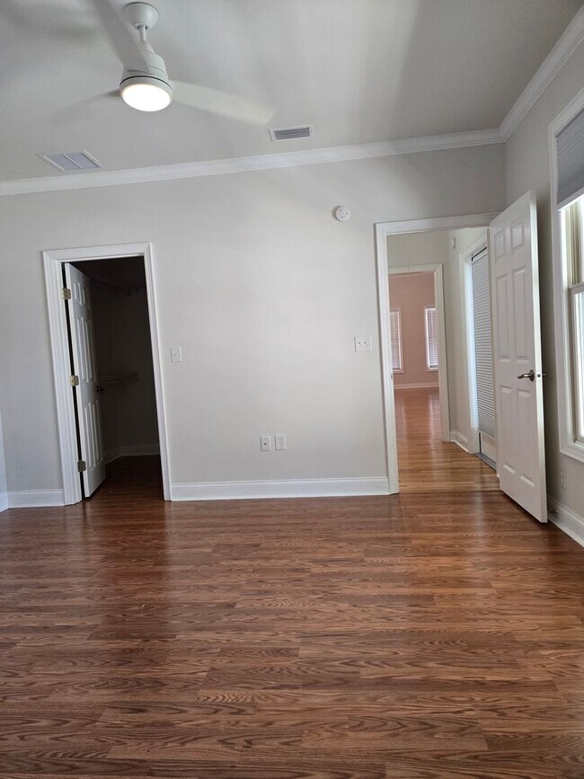 Building Photo - 3-bedroom, 2-bathroom cottage-style villa in Savanna Pointe