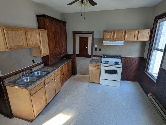 Building Photo - 24 W Water St